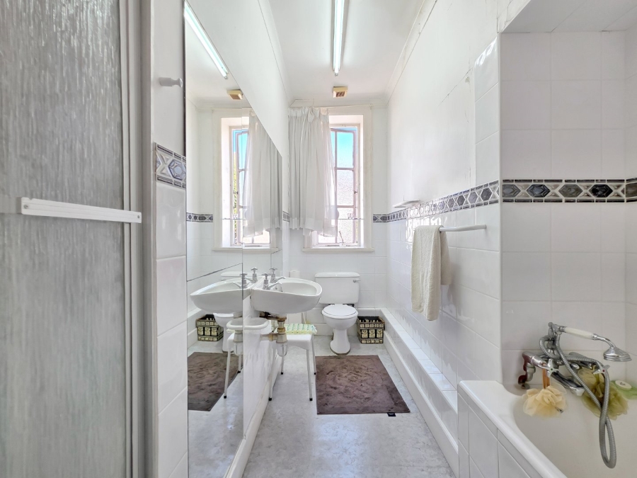 5 Bedroom Property for Sale in Fresnaye Western Cape